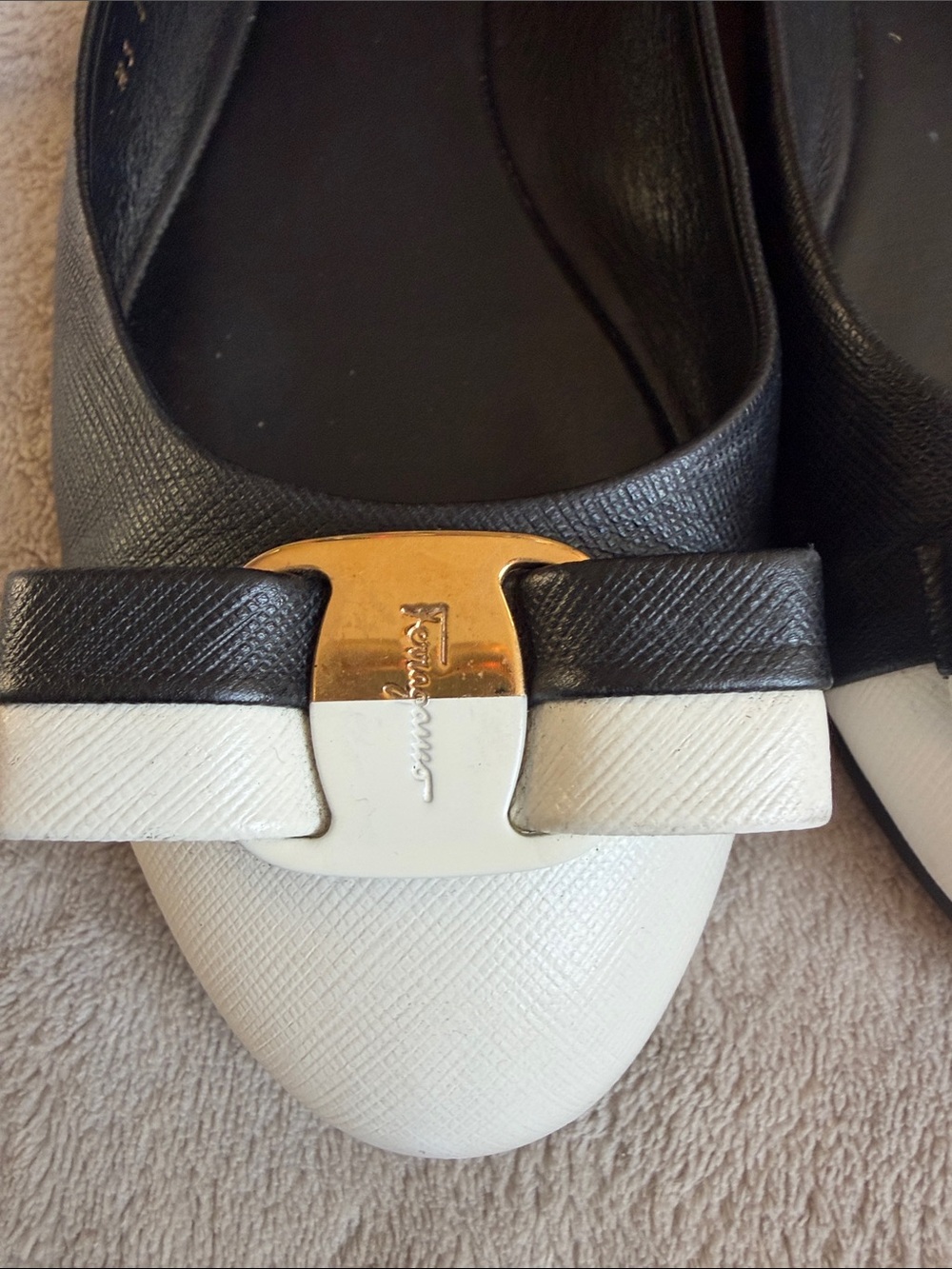 Salvatore Ferragamo Black and White Vara Bow Leather Flats - Picture 10 of 12